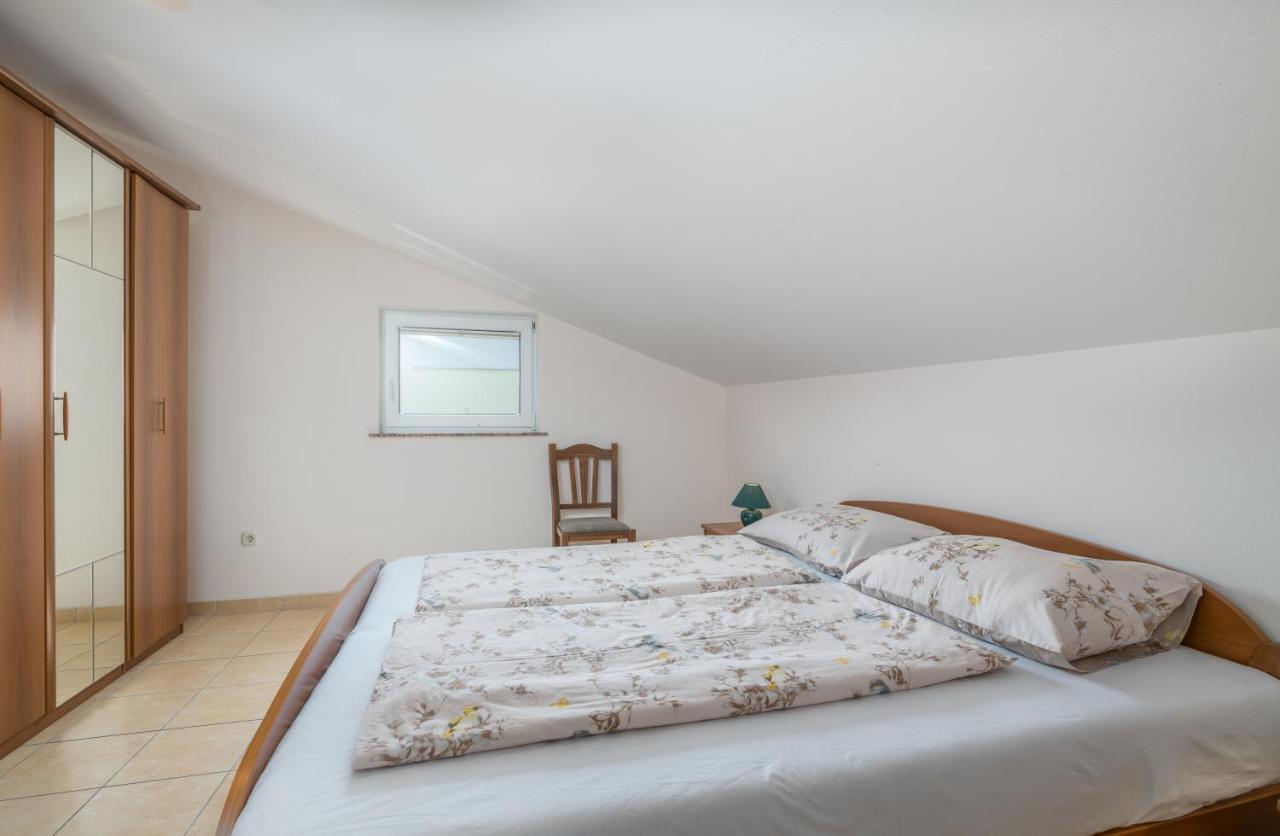 Pansion Dujmovic 1 Appartement Malinska Buitenkant foto