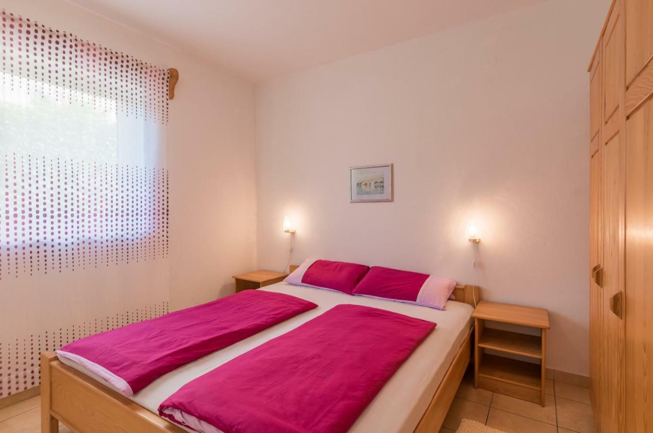 Pansion Dujmovic 1 Appartement Malinska Buitenkant foto
