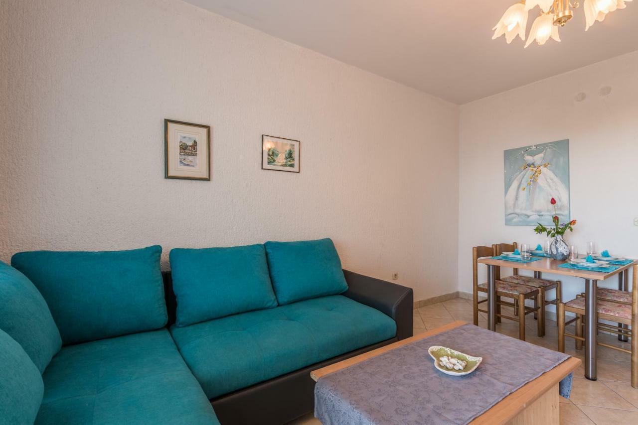 Pansion Dujmovic 1 Appartement Malinska Buitenkant foto