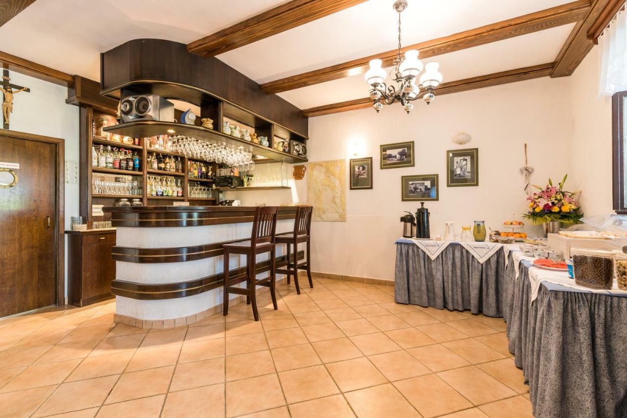 Pansion Dujmovic 1 Appartement Malinska Buitenkant foto