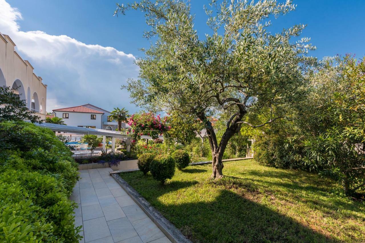 Pansion Dujmovic 1 Appartement Malinska Buitenkant foto